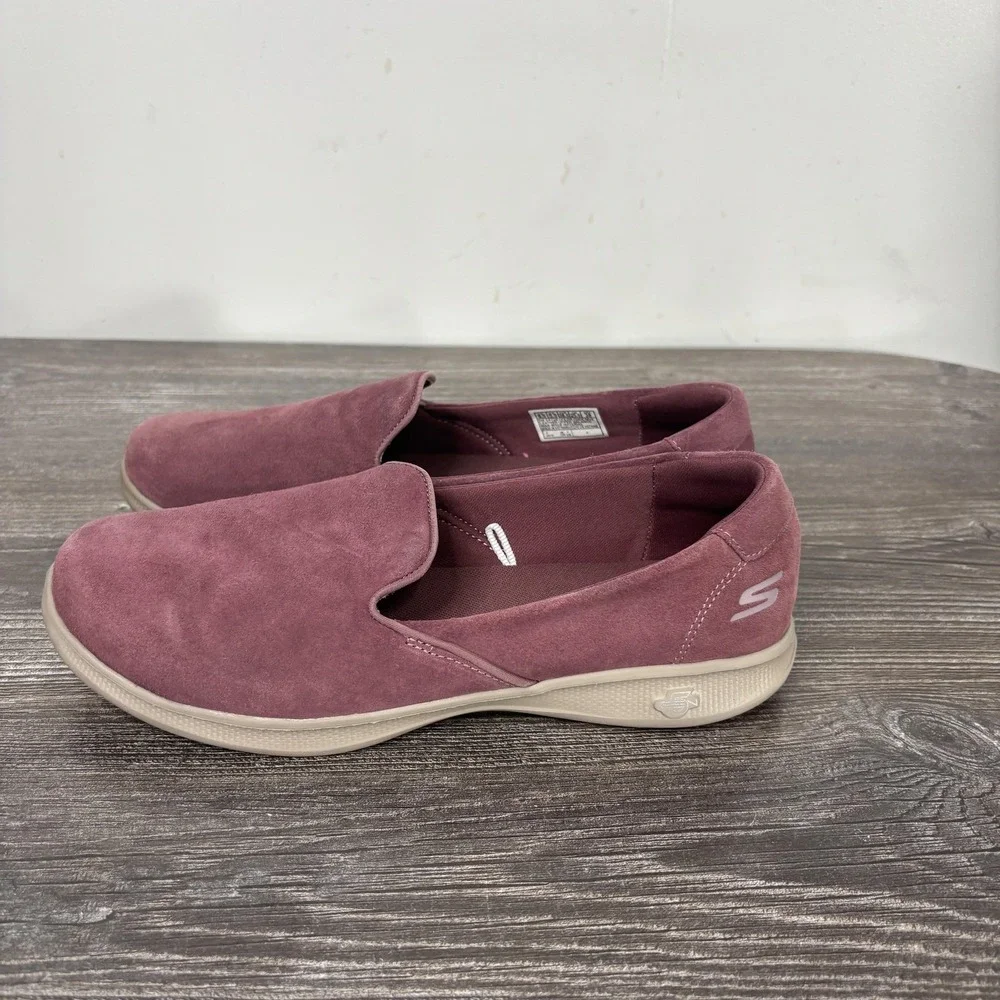 Skechers go shoes